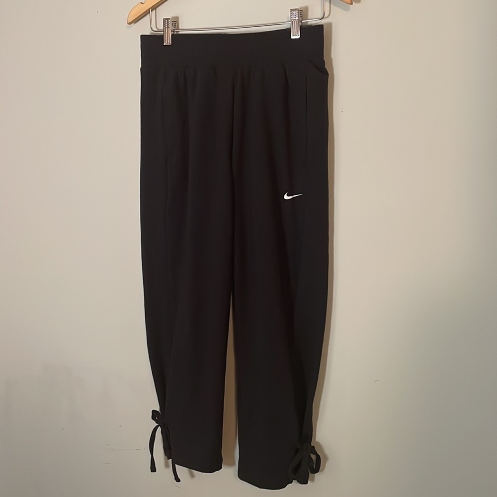 Nike Women's Yoga Crop Pants - New with tag - Picture 5 of 10